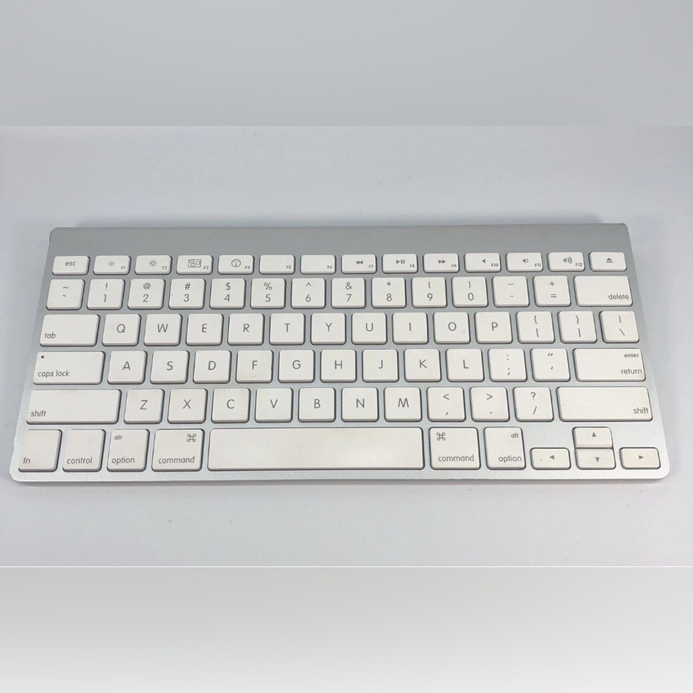 Apple Wireless Keyboard Bluetooth A1255 MB167LL/A Silver White OS X Mac